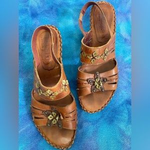 Pikolknos Brandy Sandals with detail